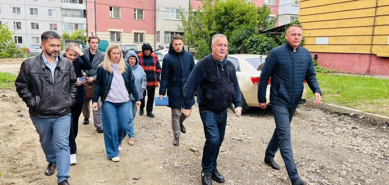 В Ярославле проверили качество благоустройства дворов Перекопа В Ярославле проверили качество благоустройства дворов Перекопа