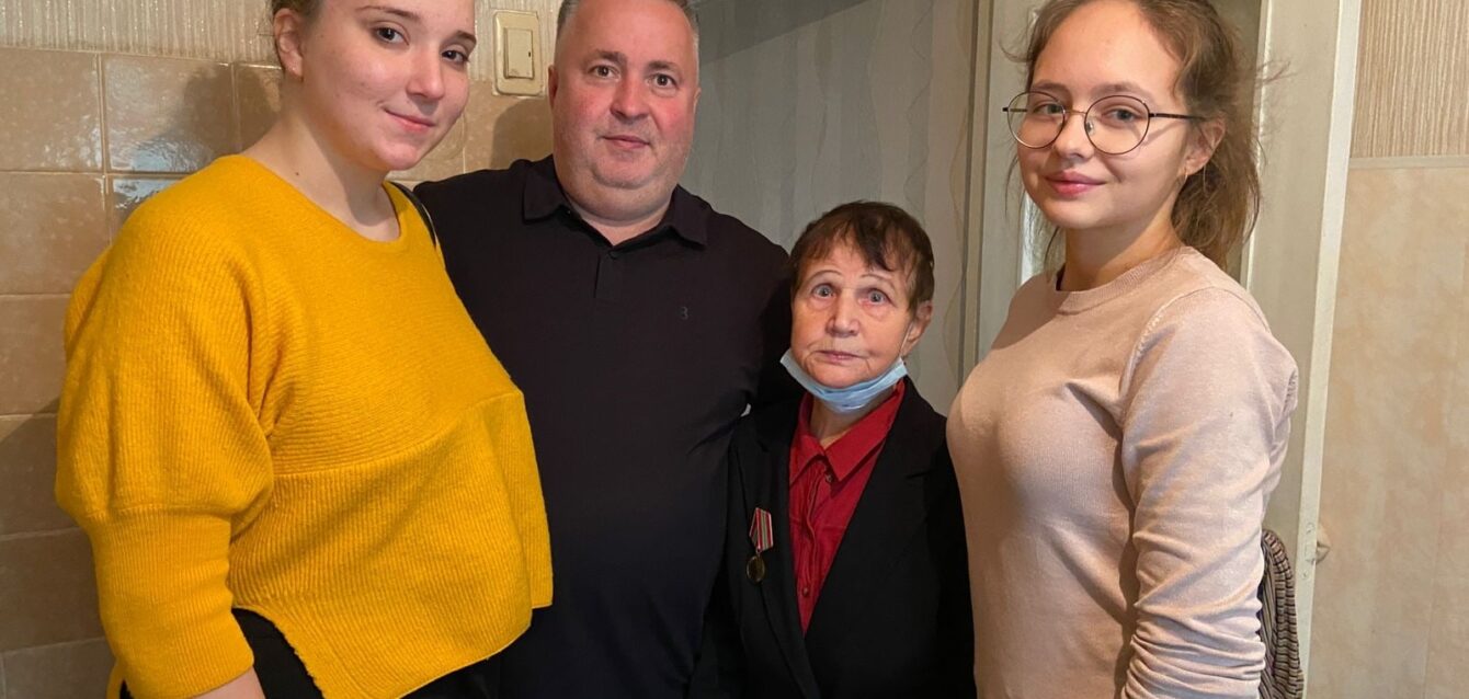 «Перекоп всю жизнь помогал людям»: волонтёры «ЗА Перекоп» навестили жительницу района «Перекоп всю жизнь помогал людям»: волонтёры «ЗА Перекоп» навестили жительницу района