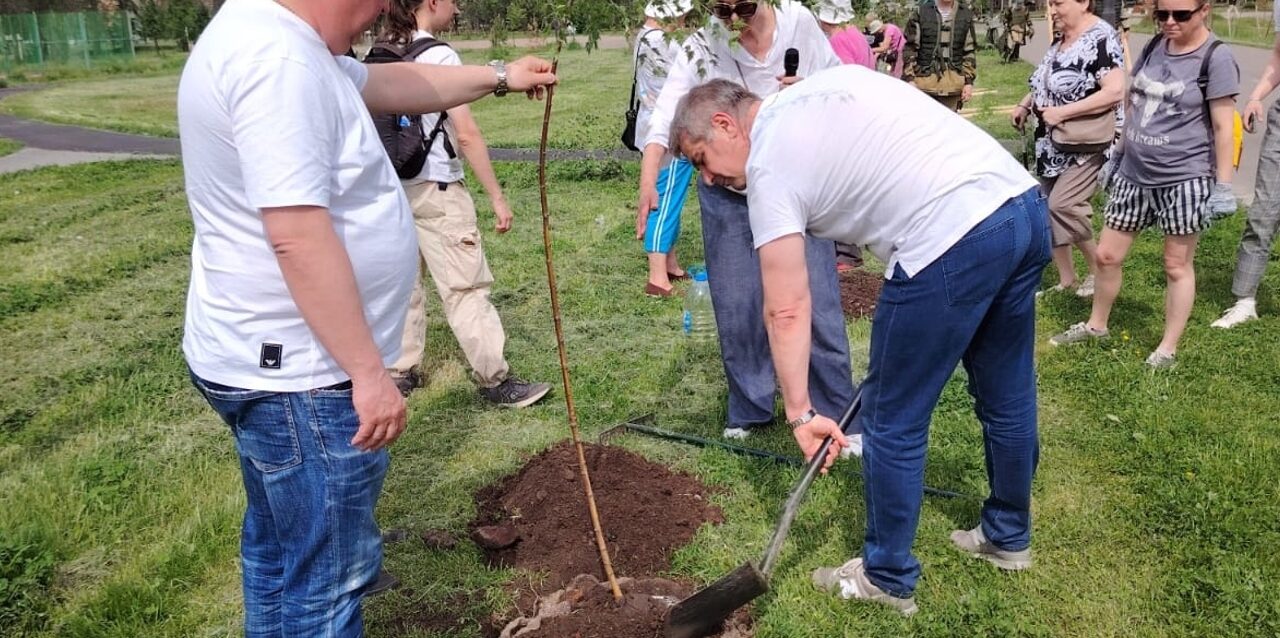 «ЗА Перекоп» продолжает озеленять Красноперекопский район «ЗА Перекоп» продолжает озеленять Красноперекопский район