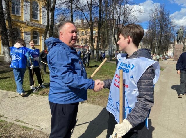 Более 200 волонтёров «ЗА Перекоп» вышли на большой субботник