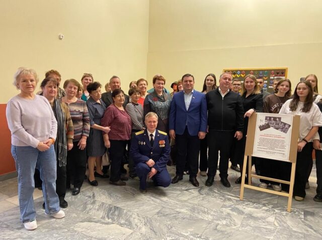 Волонтёры «ЗА Перекоп» поддержали открытие выставки «Непобедимая и легендарная»